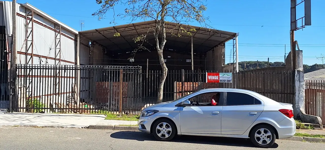 BARRACÃO NO PINHEIRINHO - EXCELENTE LOCALIZAÇÃO