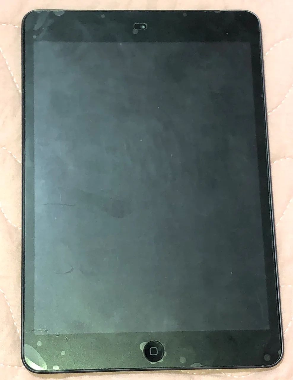 iPad Air de 1ª geração na cor cinza espacial. 