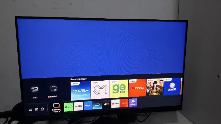 Samsung Smart Monitor M5 24" FHD Tela Plana 60Hz HDR10 Speaker,Tizen? Game Mode AirPlay 