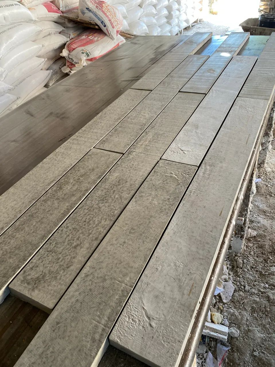 Revestimento Cimenticio - Ripado aparente 1,00x12 - Foto 2