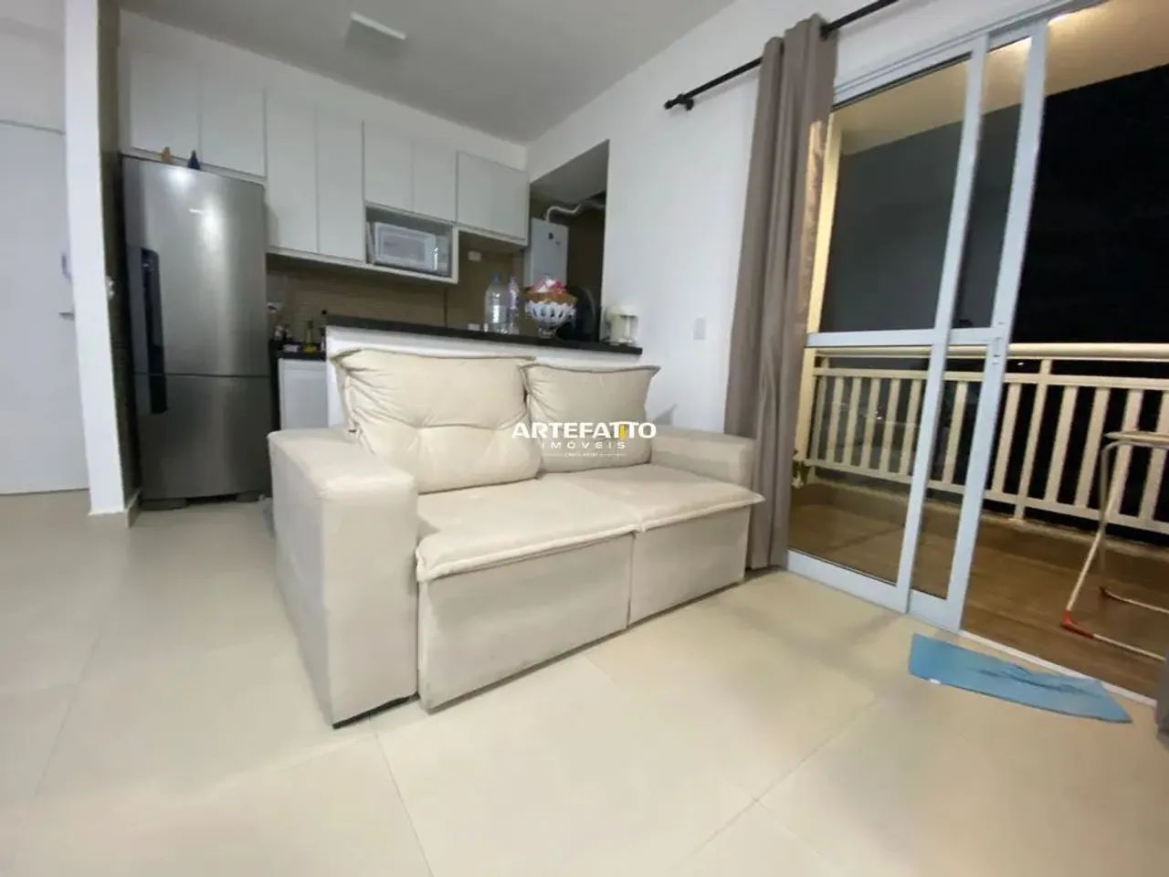 Oportunidade: Apartamento Mobiliado 2 dormitórios com suíte com 1 vaga e varanda