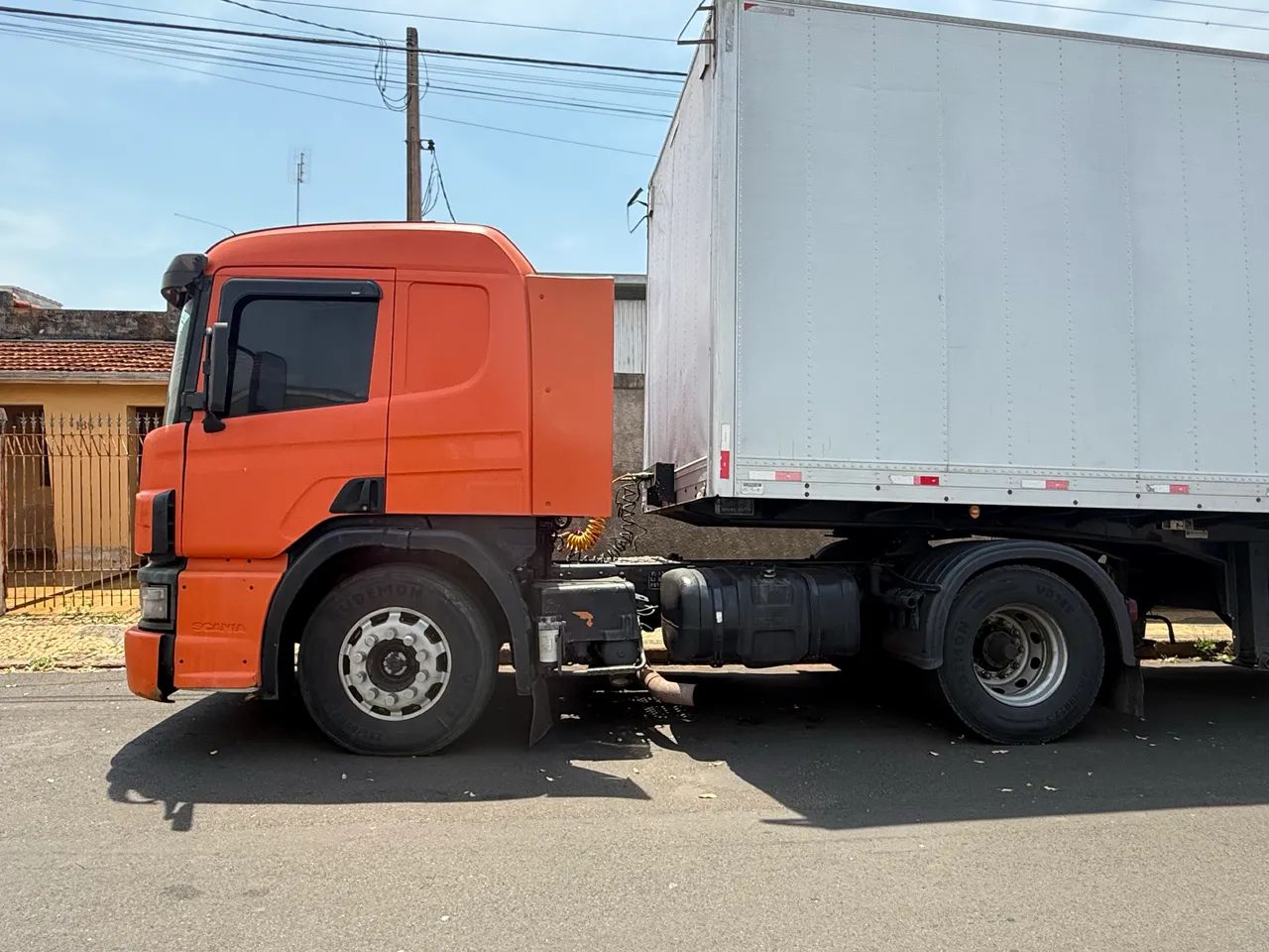 Scania P340 - Ano 2006  - Foto 3