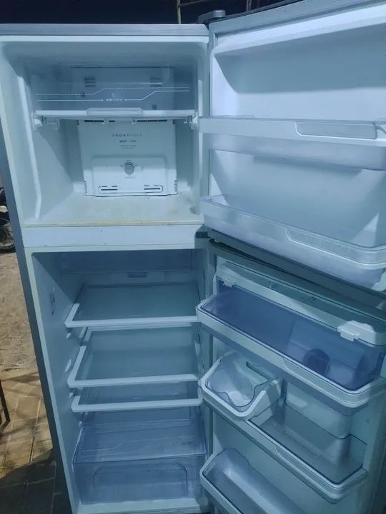 Geladeira Eletrolux Frost Free 