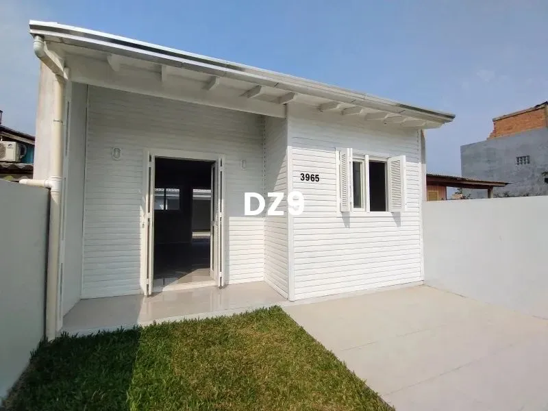 EXCELENTE CASA PARA LOCAÇÃO ANUAL EM CAPÃO NOVO!