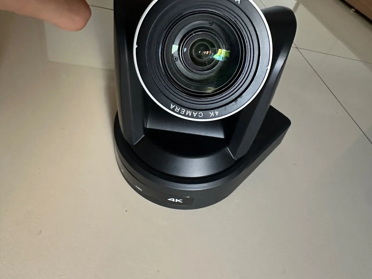 Câmera PTZ 4K controlada por controle remoto