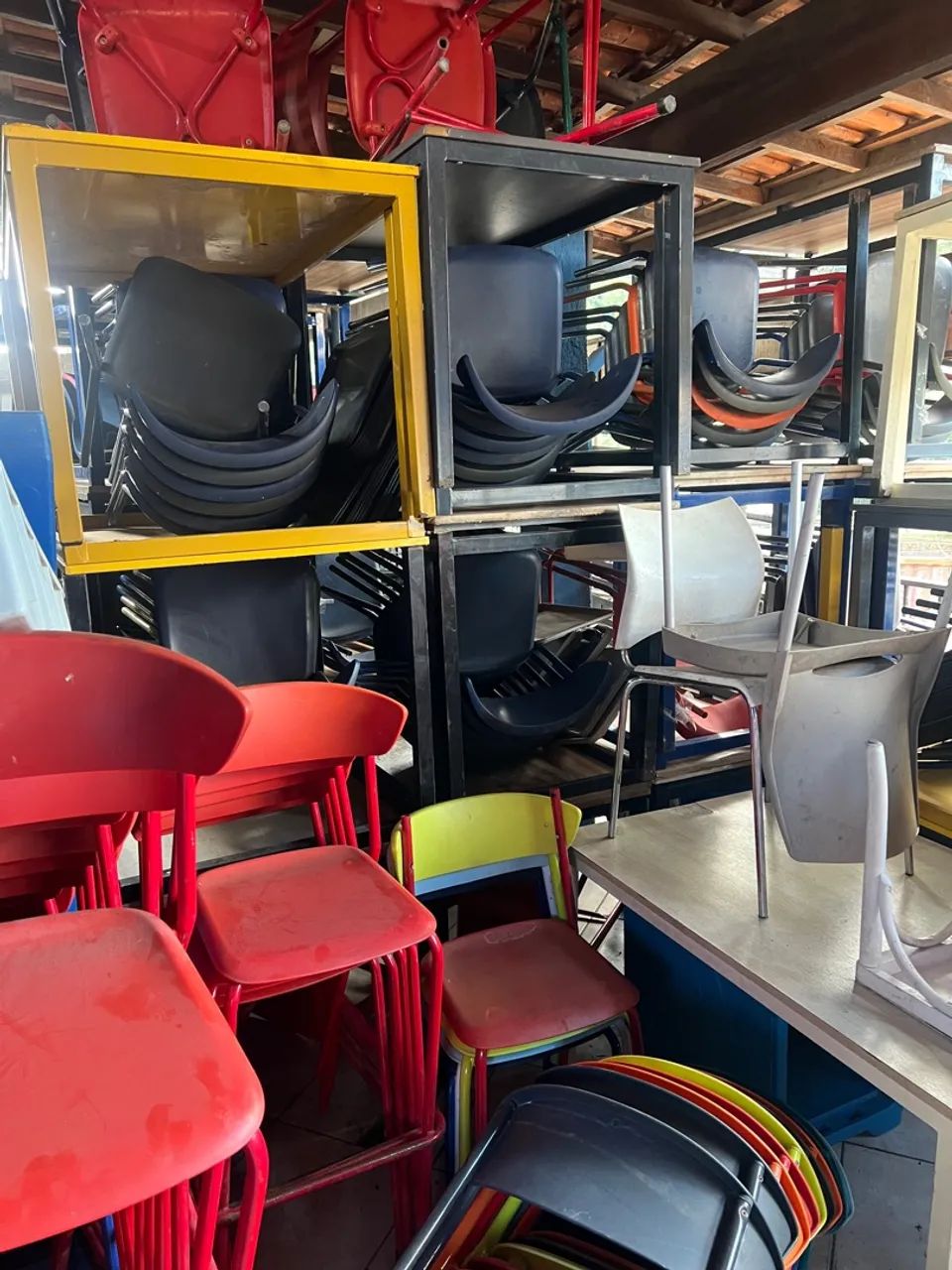 Cadeiras vermelhas para comércio - Foto 3