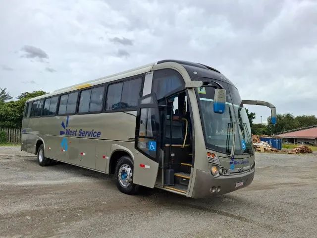 Onibus mercedes-Bens ano 2010