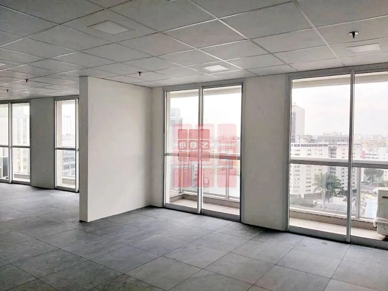 Salas Comerciais de Alto Padrão na Liberdade, São Paulo-SP: 5 Banheiros, 9 Vagas, 240m² -