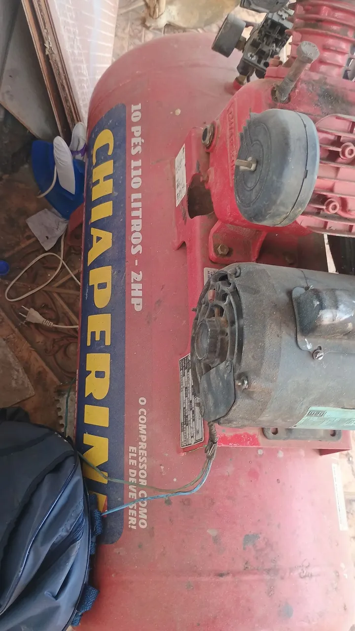 Vendo compressor semi novo pouco tempo de uso apenas poeira nota fiscal