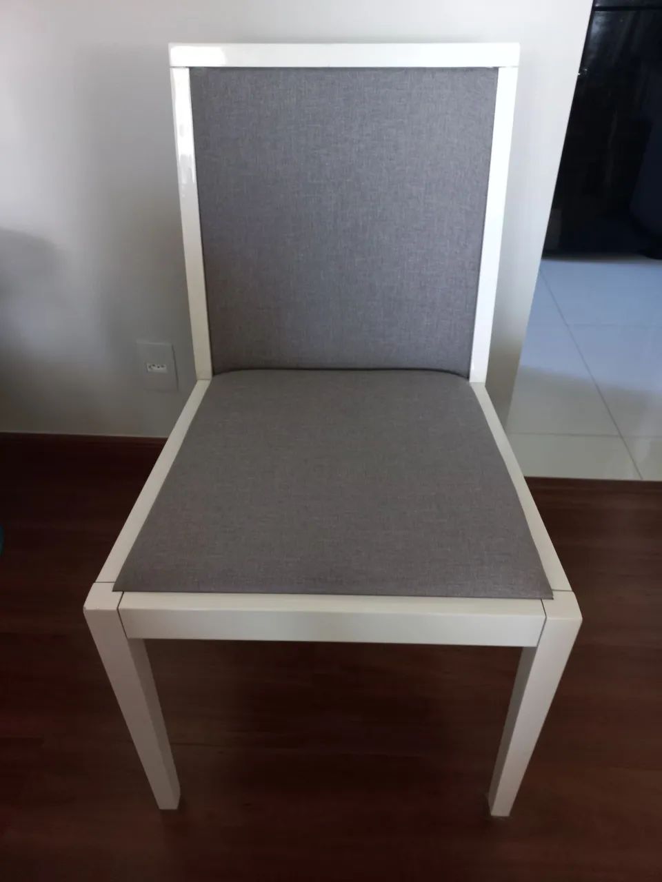 Cadeira de Jantar Moderna com Design Elegante