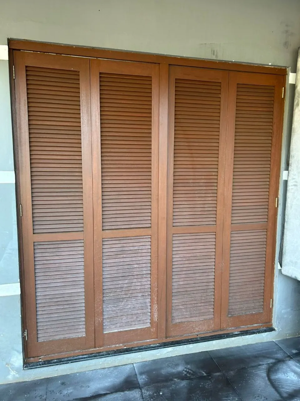 Portas de Madeira com Venezianas