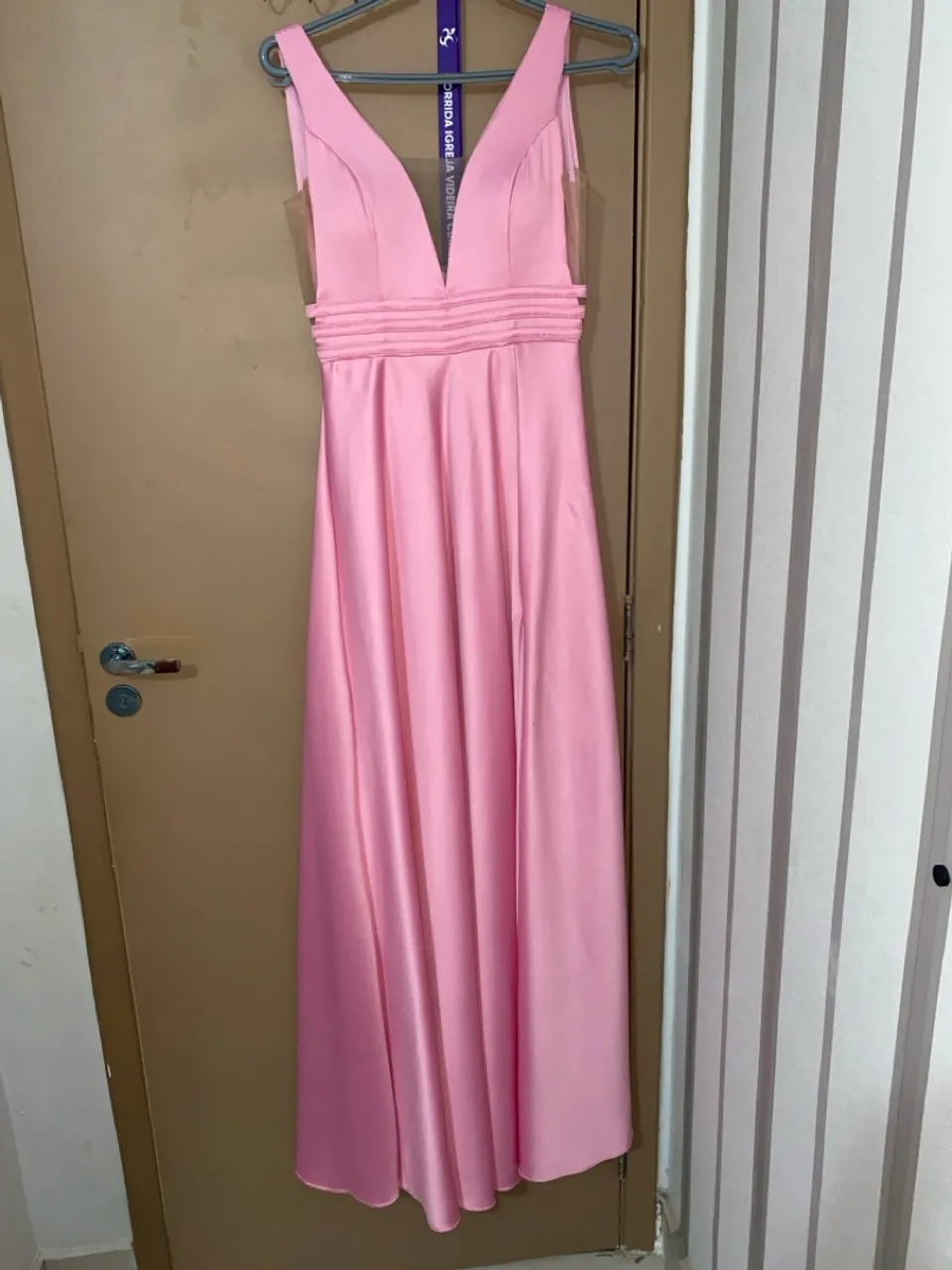 Vestido de festa rosa elegante