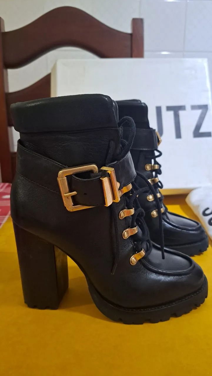 Bota Schutz Tratorada Couro Preta - Foto 2