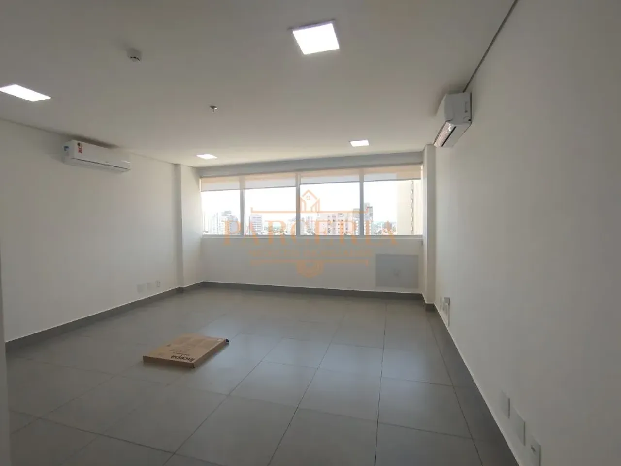Sala comercial para alugar no CENTRO, Araçatuba - 2 banheiros, copa, garagem e escritório