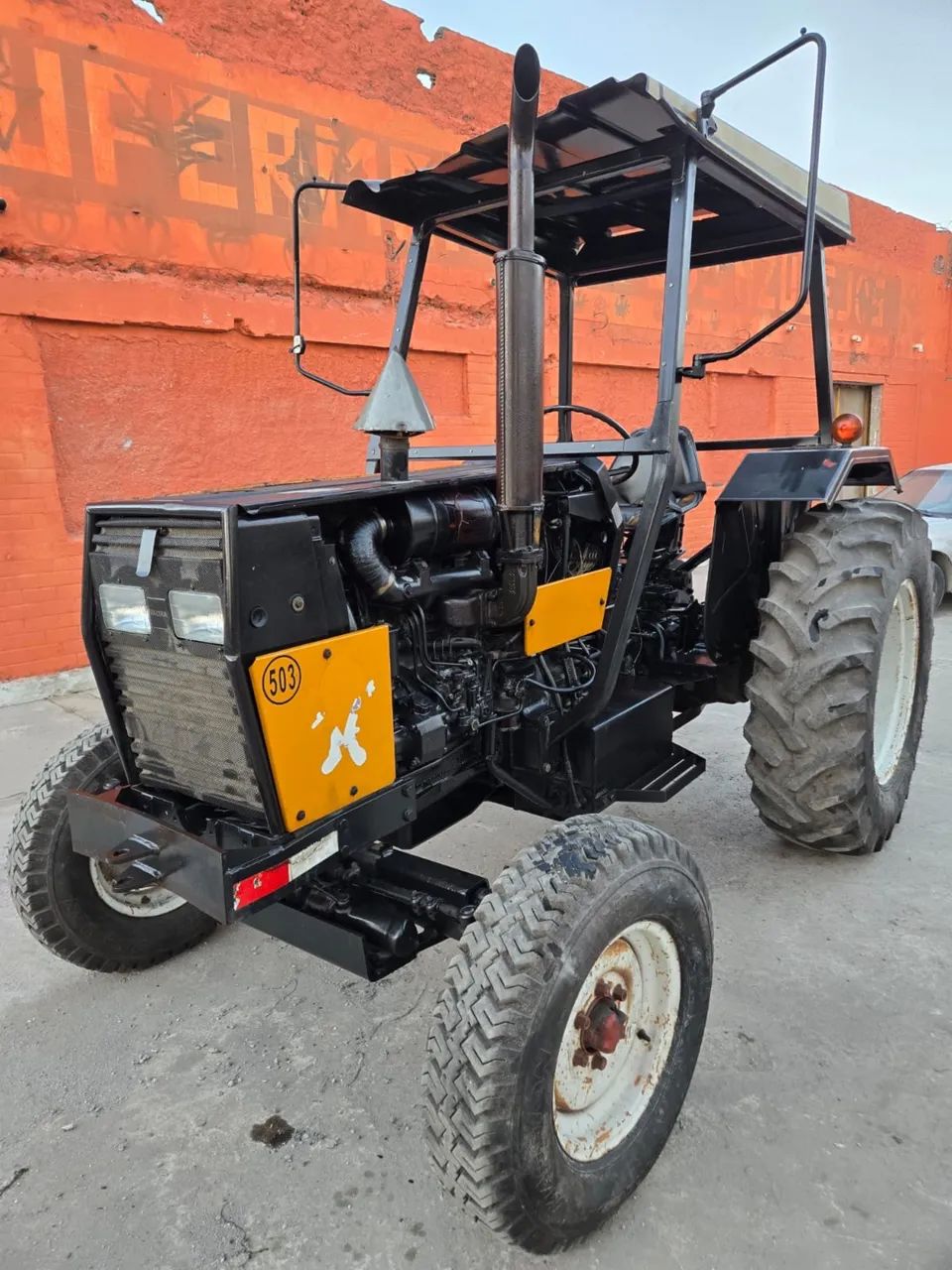 Trator valtra 
