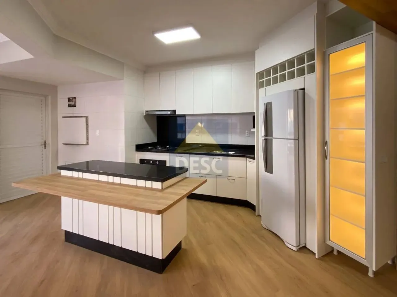 Apartamento para locação anual no Ed. Esquina Di Mônaco