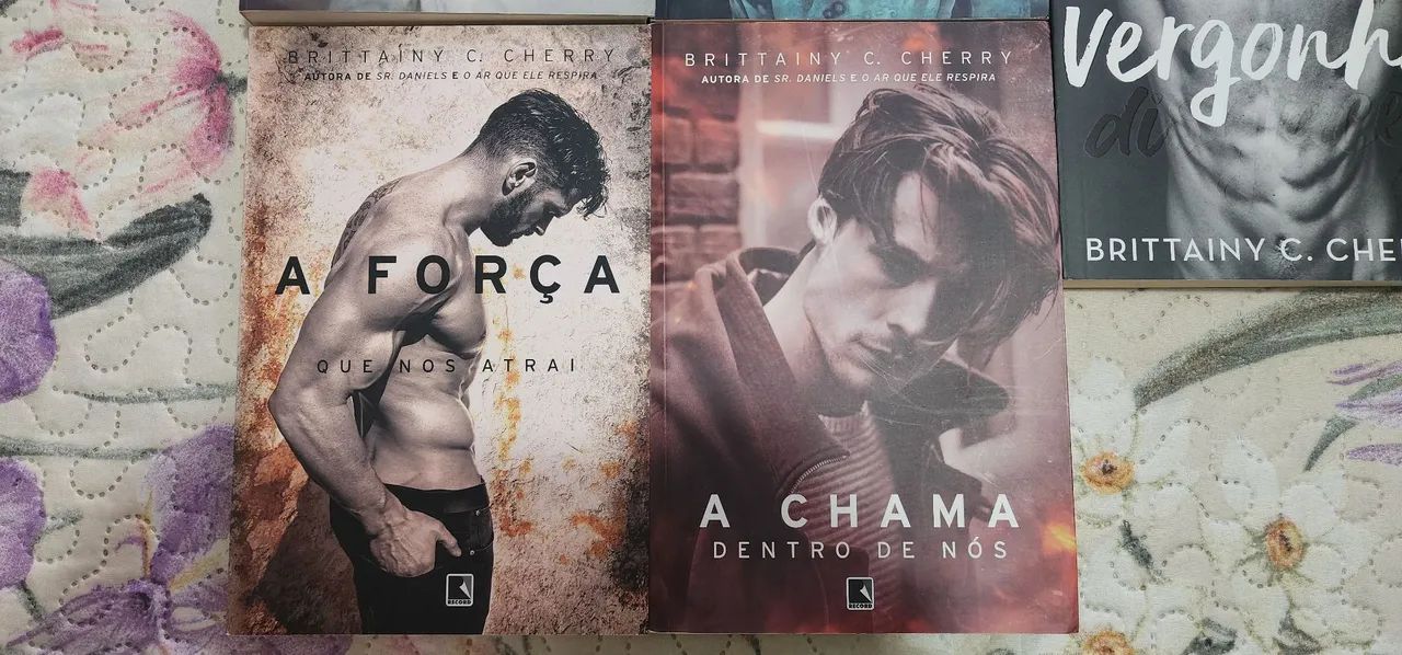 Coleção Elementos + Livro Vergonha de Britany C Cherry  - Foto 3