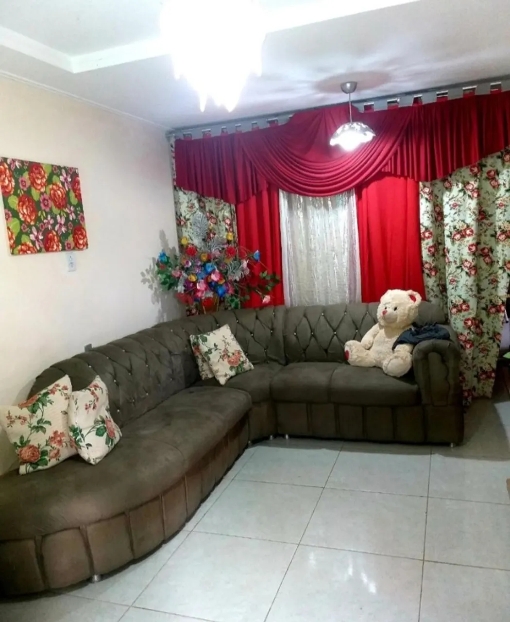 Sofá de canto espaçoso e elegante