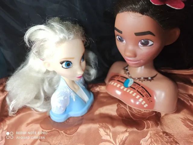   dois bosto bonecas disney