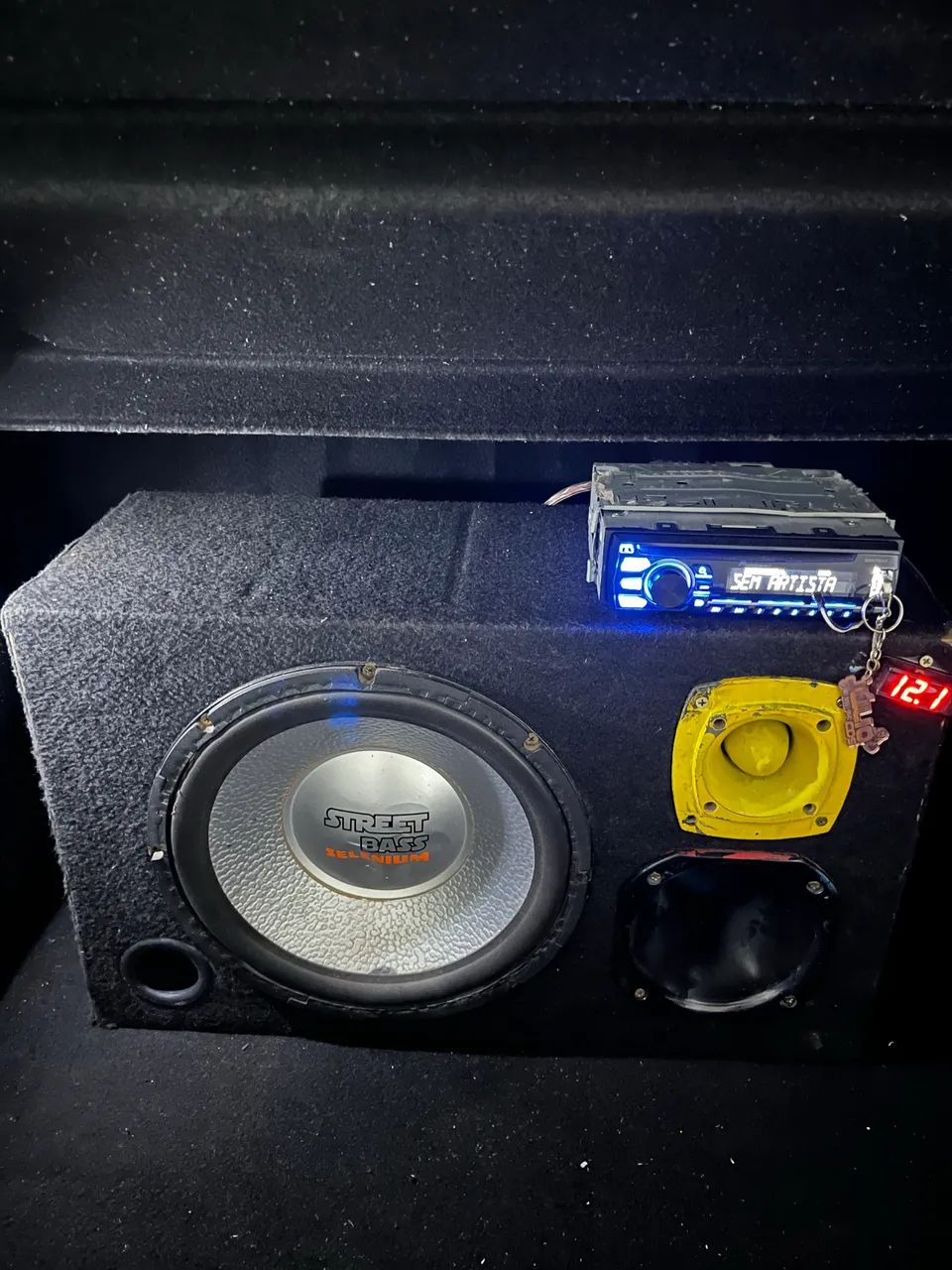 Caixa de som com módulo 