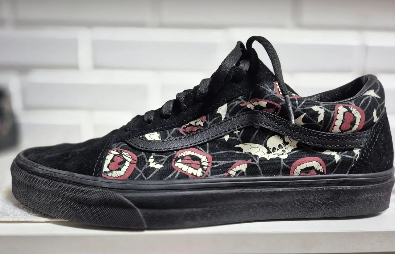 Tênis Vans off the wall Preto com Estampa de Morcego
