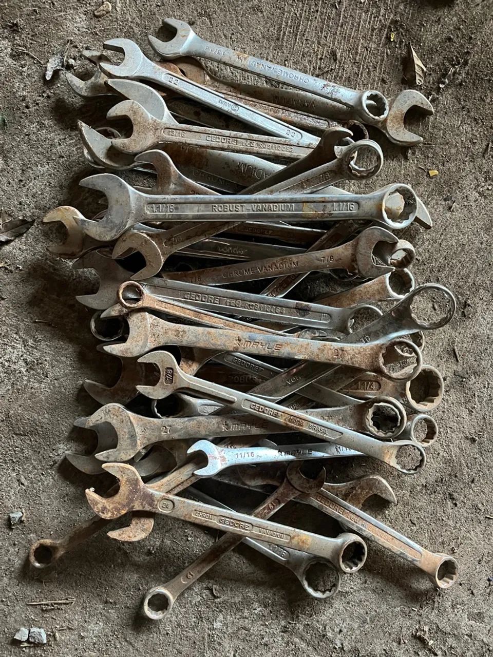 35 Wrenches and Combination Wrenches in Various Sizes