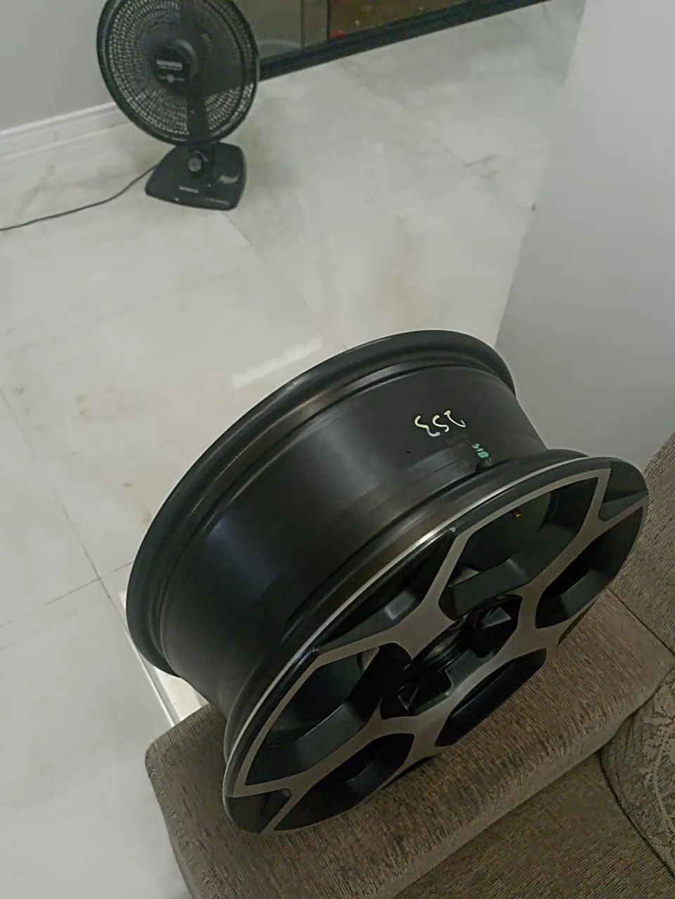 Vendo roda aro17 original de jeep Compass - Foto 2