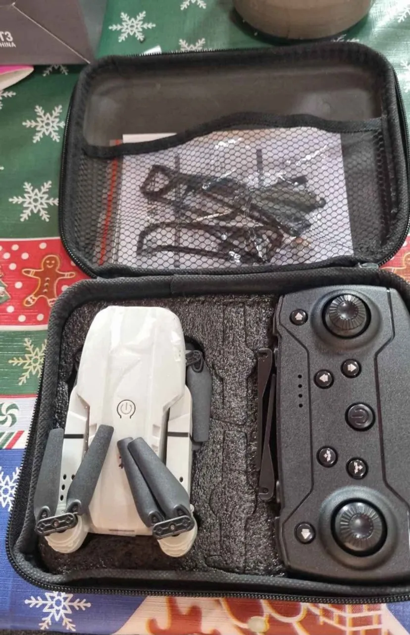 Drone Compacto com Câmera e Controle Remoto
