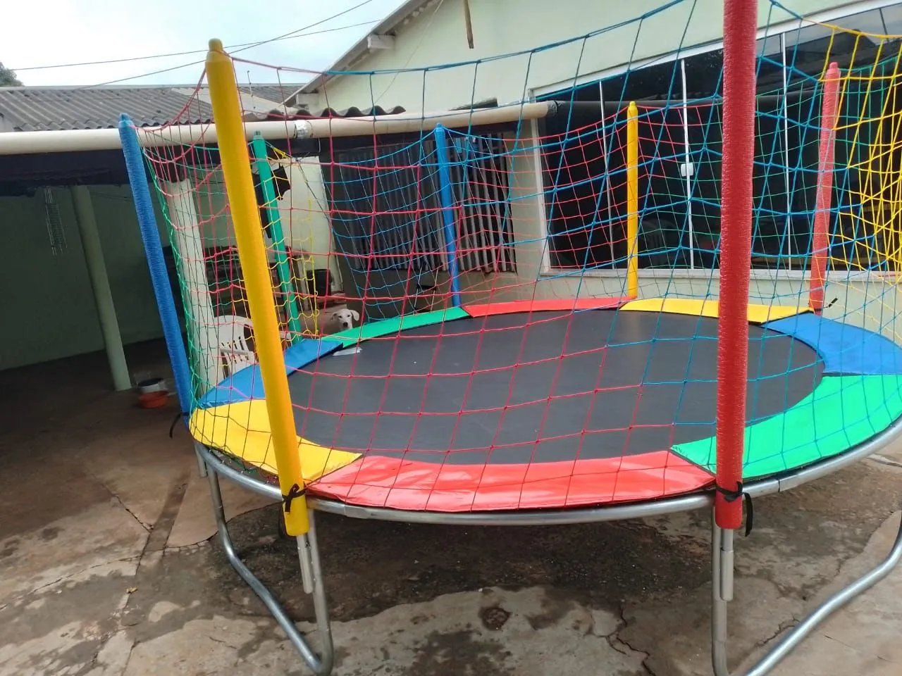 Locamos Mesas e Cadeiras pra Eventos &Festas