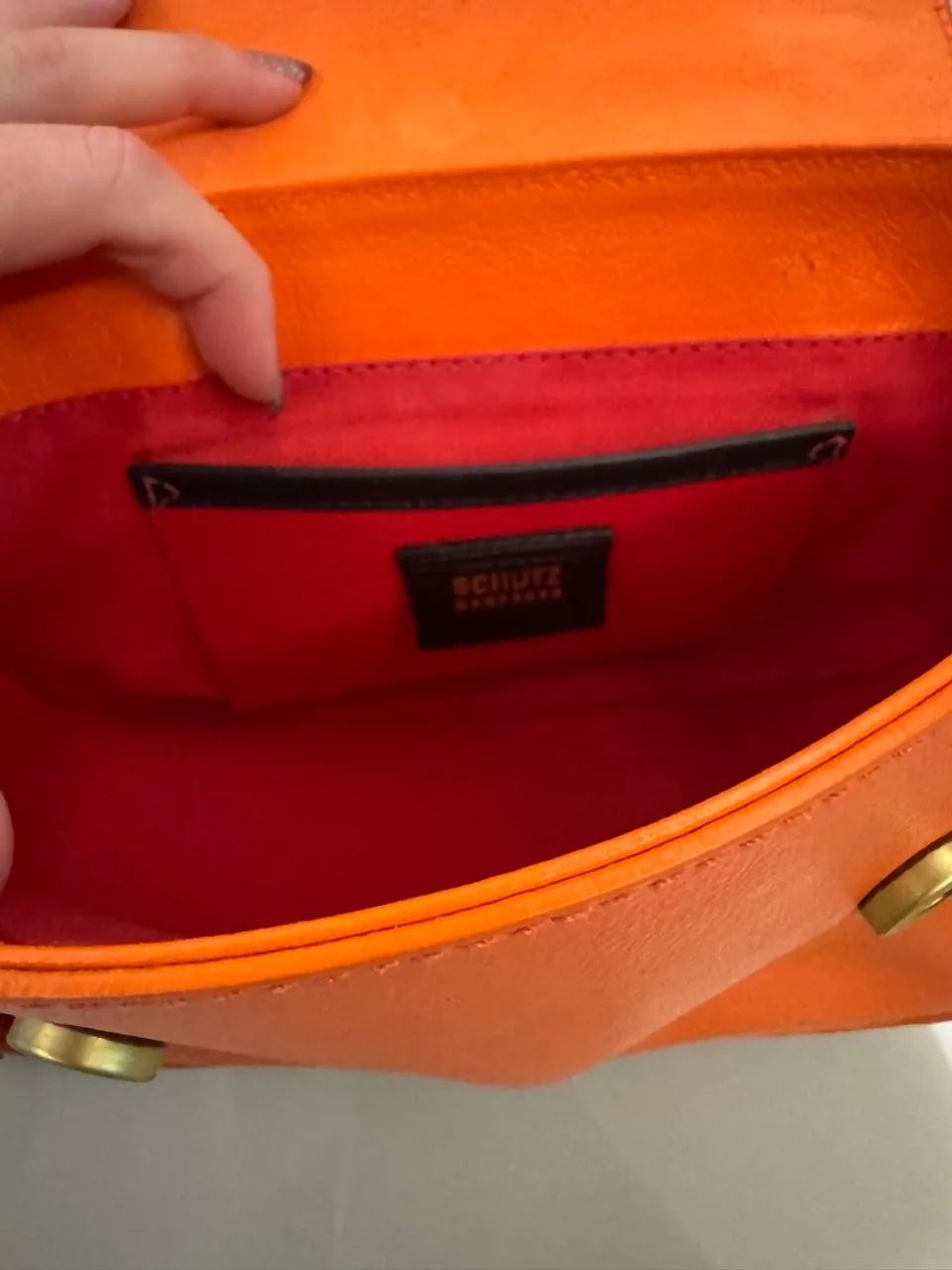 Bolsa de Couro Boho Chic Laranja Schutz com Alça de Madeira - Foto 5