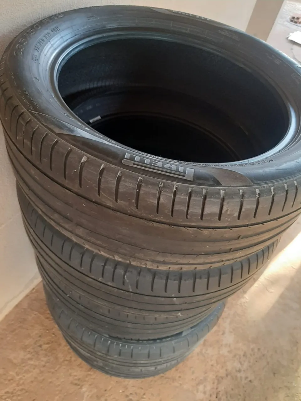 Pneus 235/50 R19