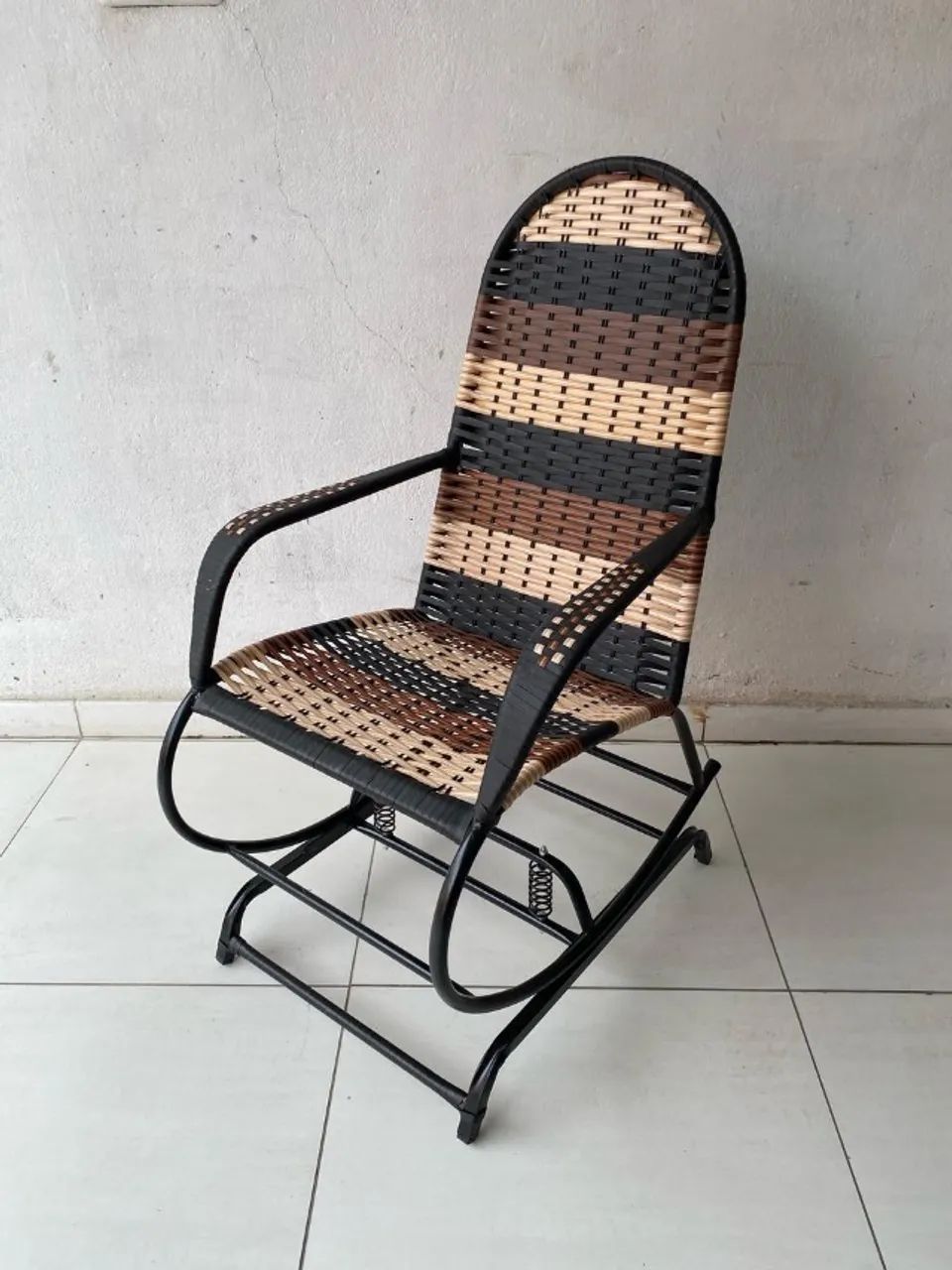 CADEIRA DE BALANÇO DE FIBRA E FERRO DE PROMOÇÃO  - Foto 3