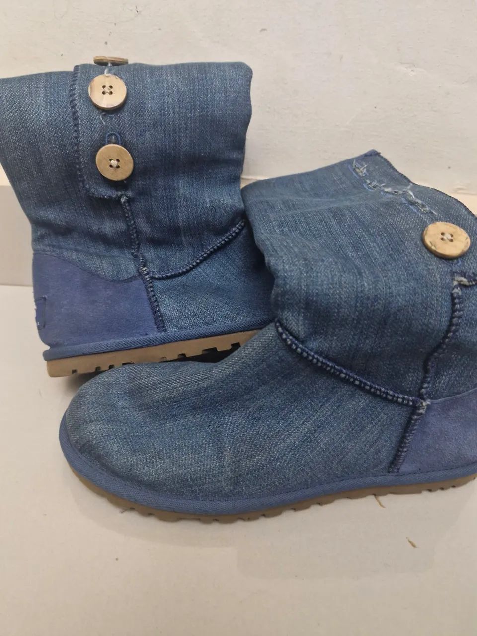 Bota UGG Jeans - Conforto e Estilo original - Foto 2