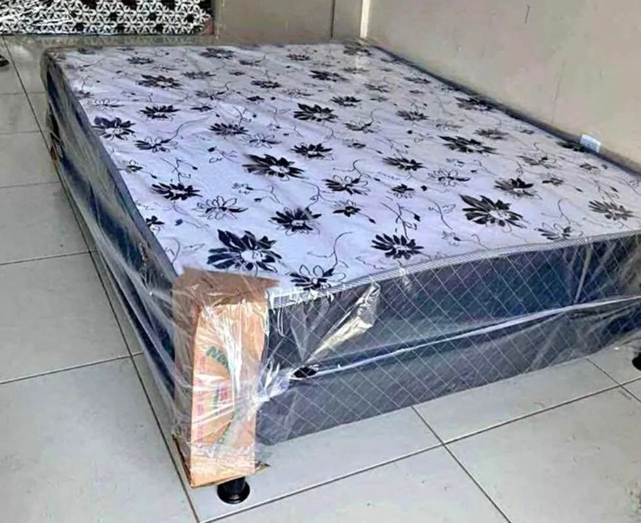 Cama Box de Casal com Colchão Novo acoplada 