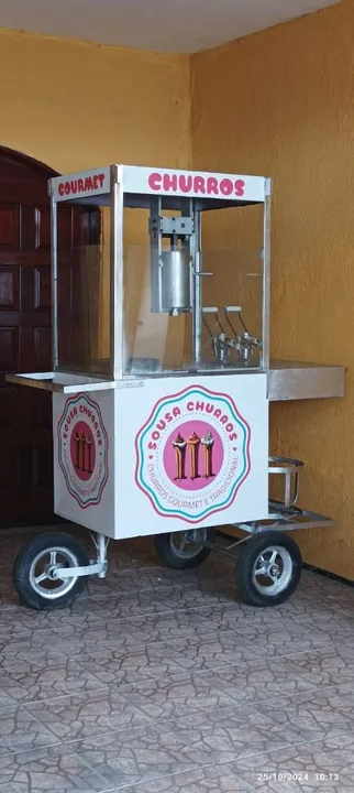 Carrinho de churros completo.