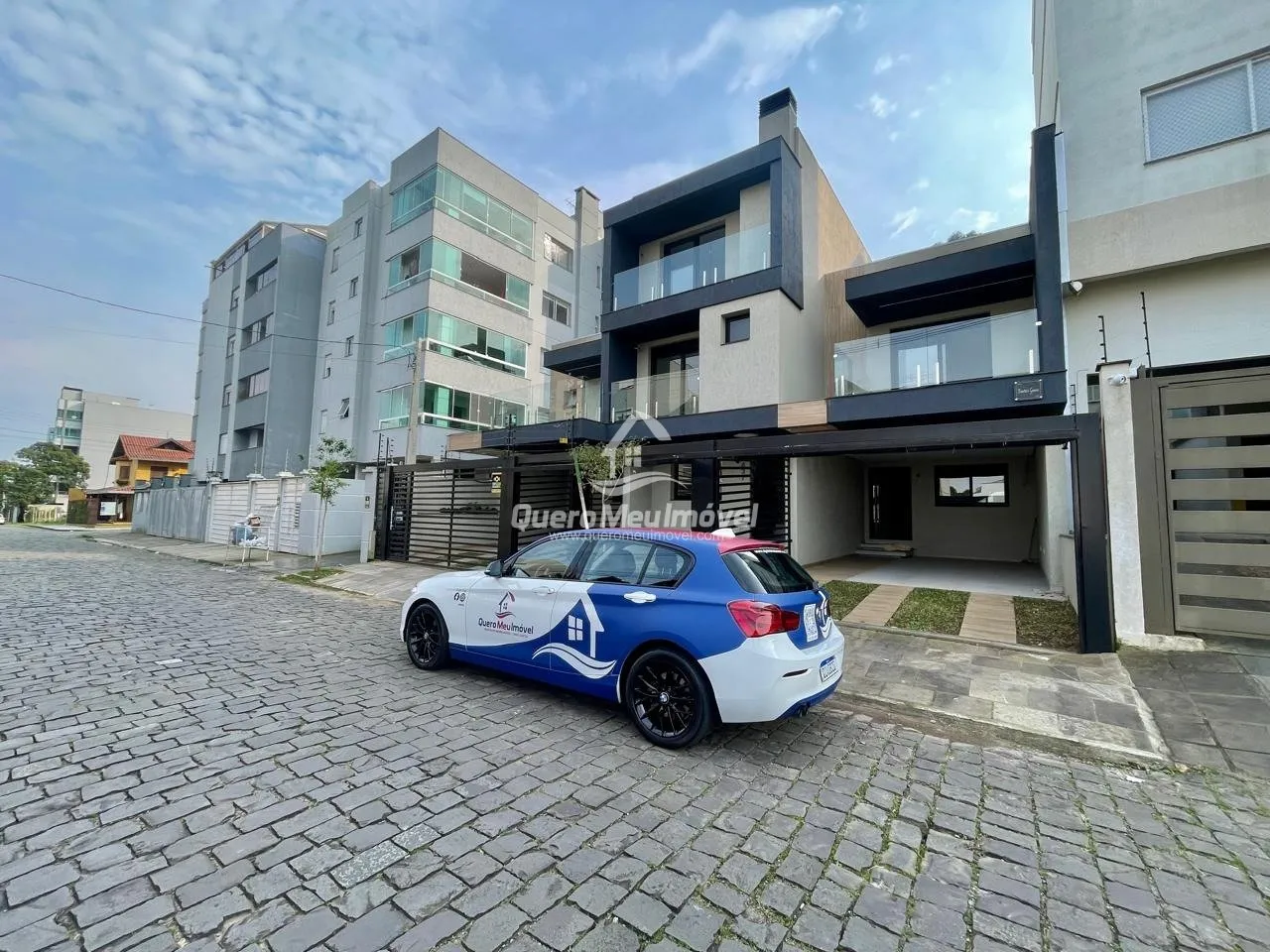 Sobrado triplex no Vinhedos