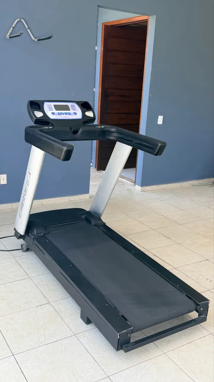 Esteira profissional EMBREEX AL1 800 com inclinação  - Foto 5