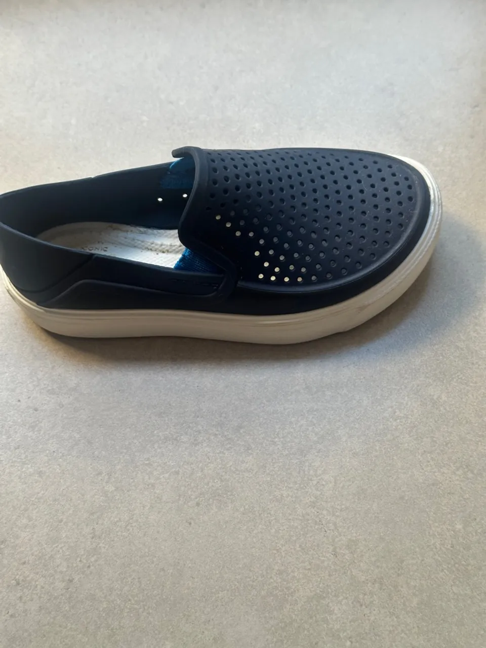 Sapatilha Infantil Crocs Azul Marinho-C10- equivale tamanho 28