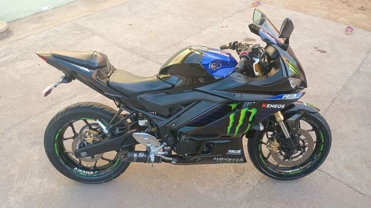 Yamaha YZF R3 Monster 2021 - Troca por carro.