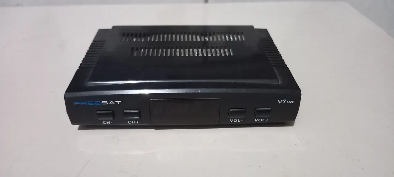 Receptor Freesat V7 HD - DVB-S2 com HDMI e controle