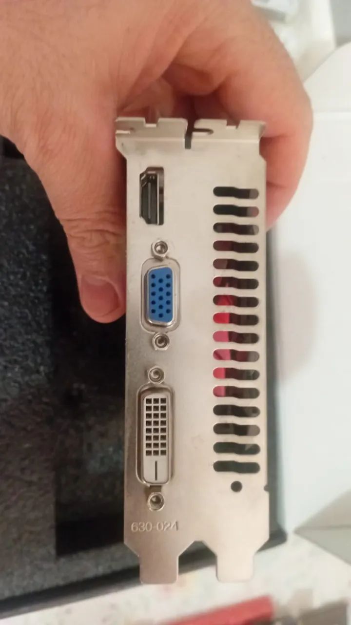 Placa de Vídeo AMD Radeon HD 6750 - Foto 2