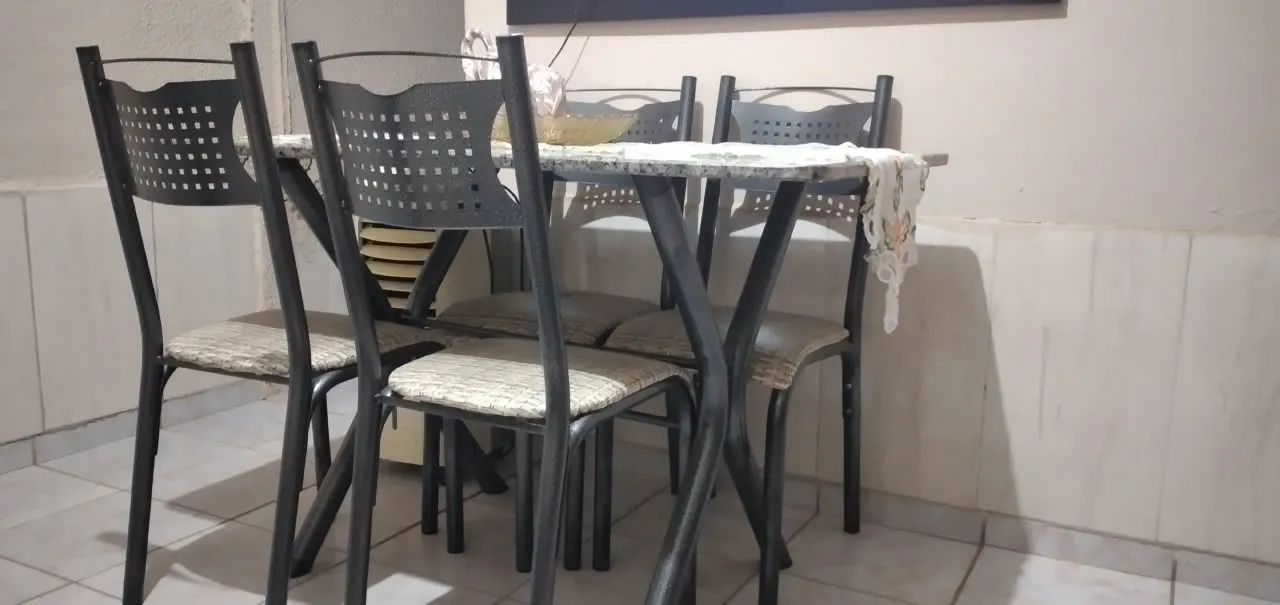 Armário e mesa 