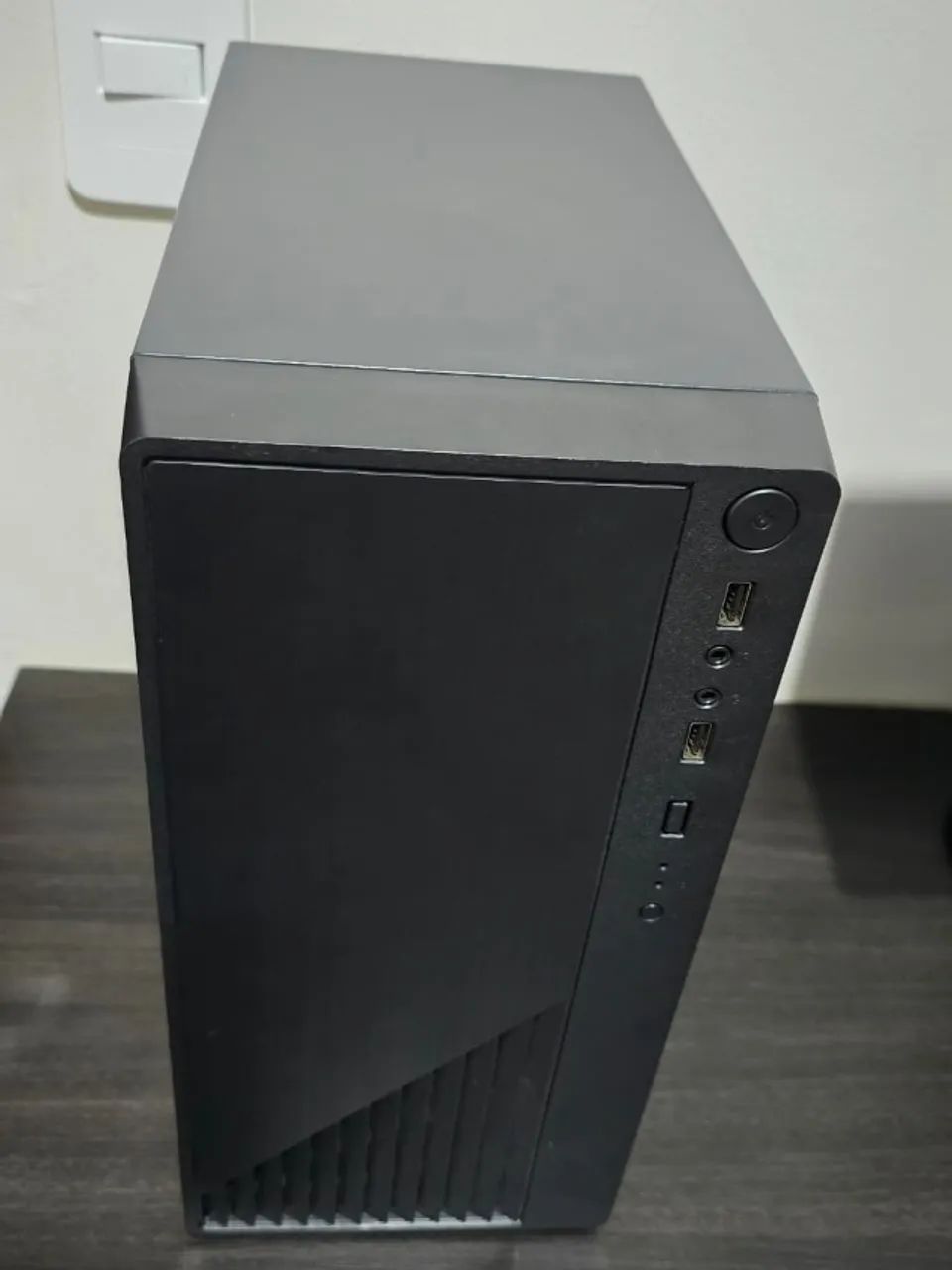 CPU Intel Core i5 8GB + SSD