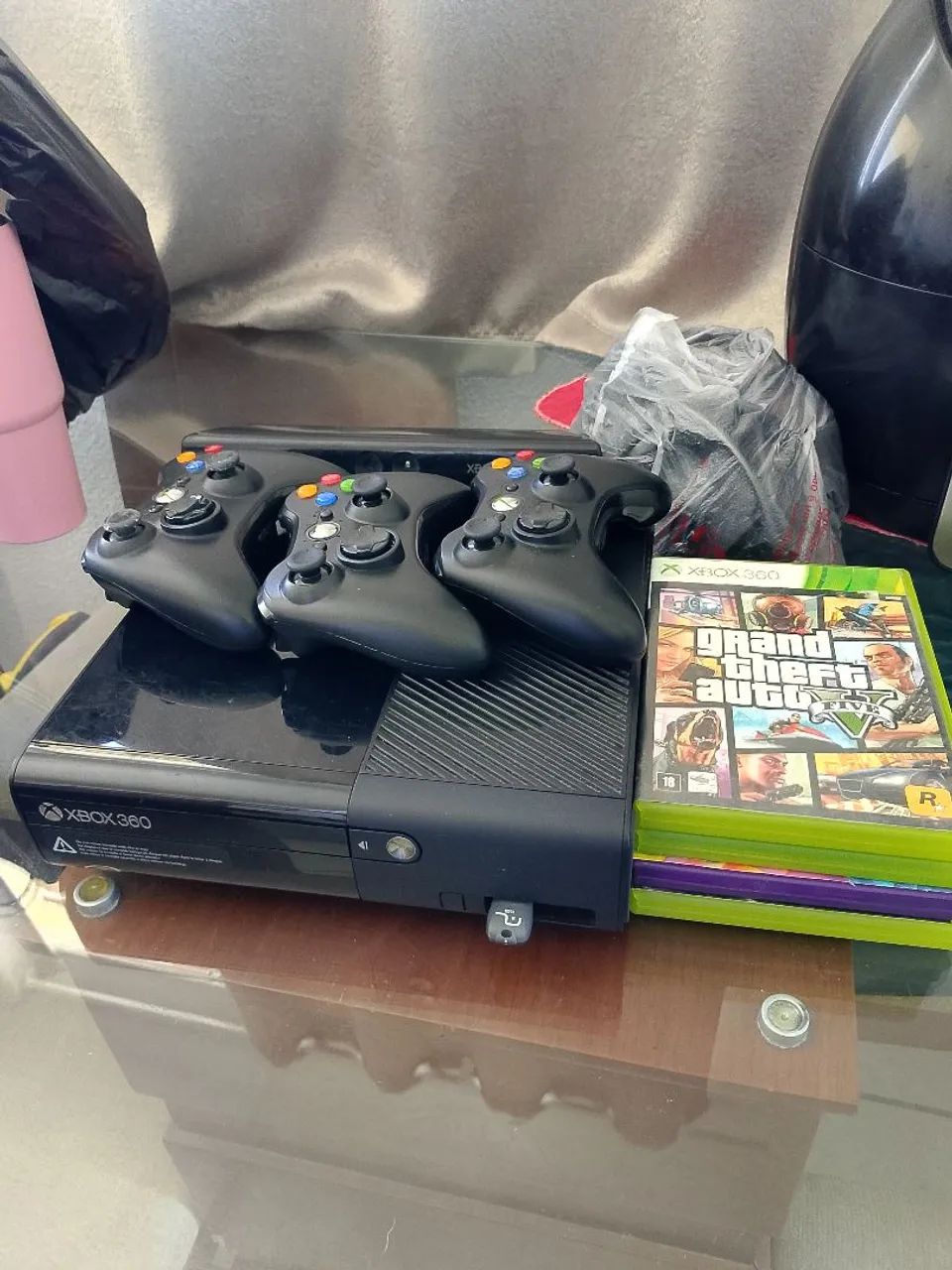 Vendo Xbox 360 com 3 controles + 4 jogos incluídos e kinect - Foto 3