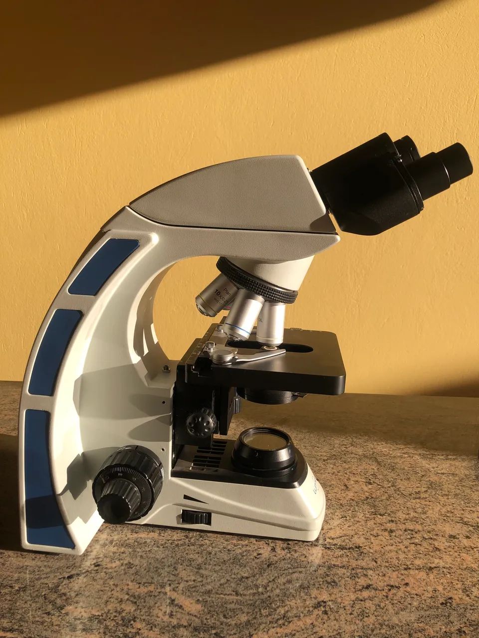 Microscópio biológico Lúmen 