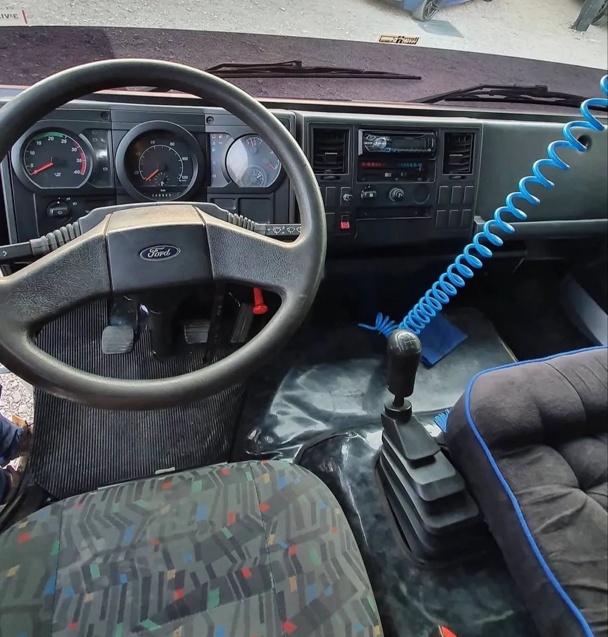 Ford Cargo 712  Baú Sider    - Foto 4