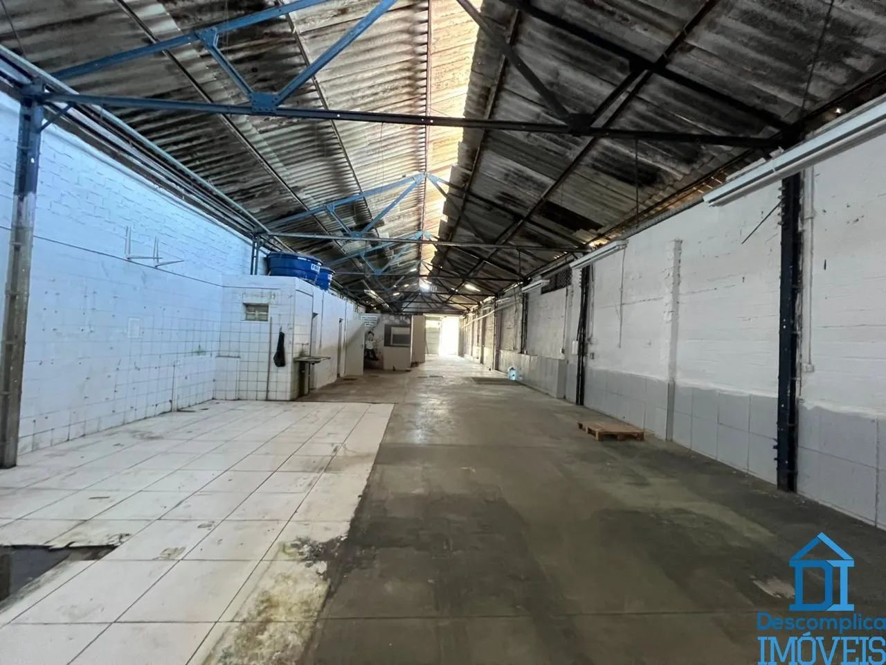 Galpão de 385m² na Av. Norte  Estacionamento e Pronto para Uso Comercial - Foto 3