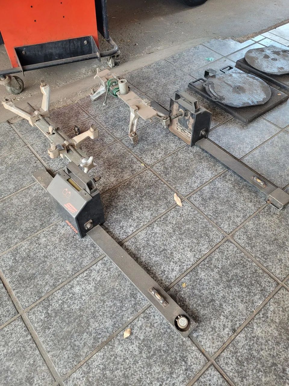 Vendo máquina de alinhamento mc4000 completa com garras e pratos  - Foto 4