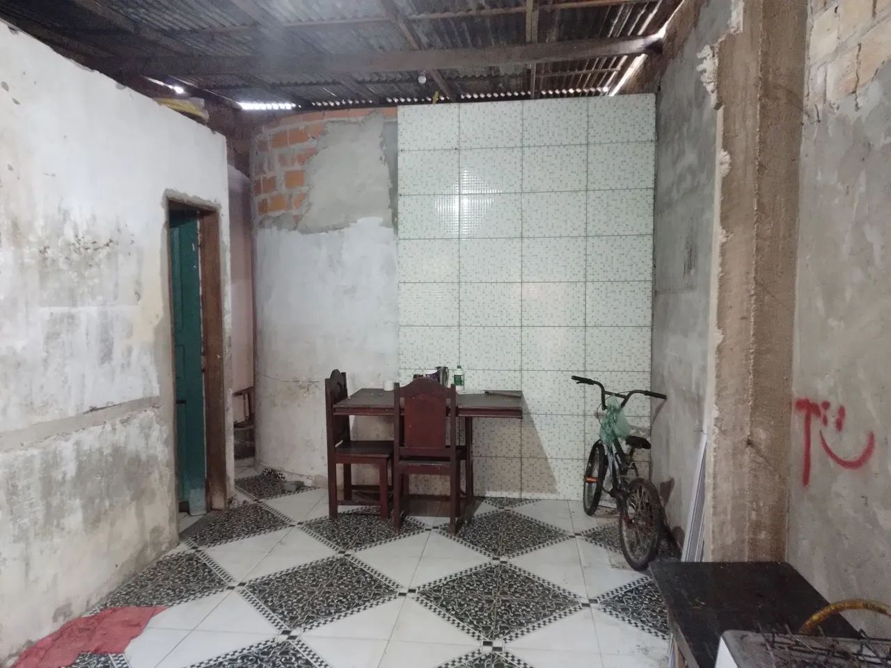 Casa a venda,próximo a feira ,escola e parada de ônibus.  - Foto 5