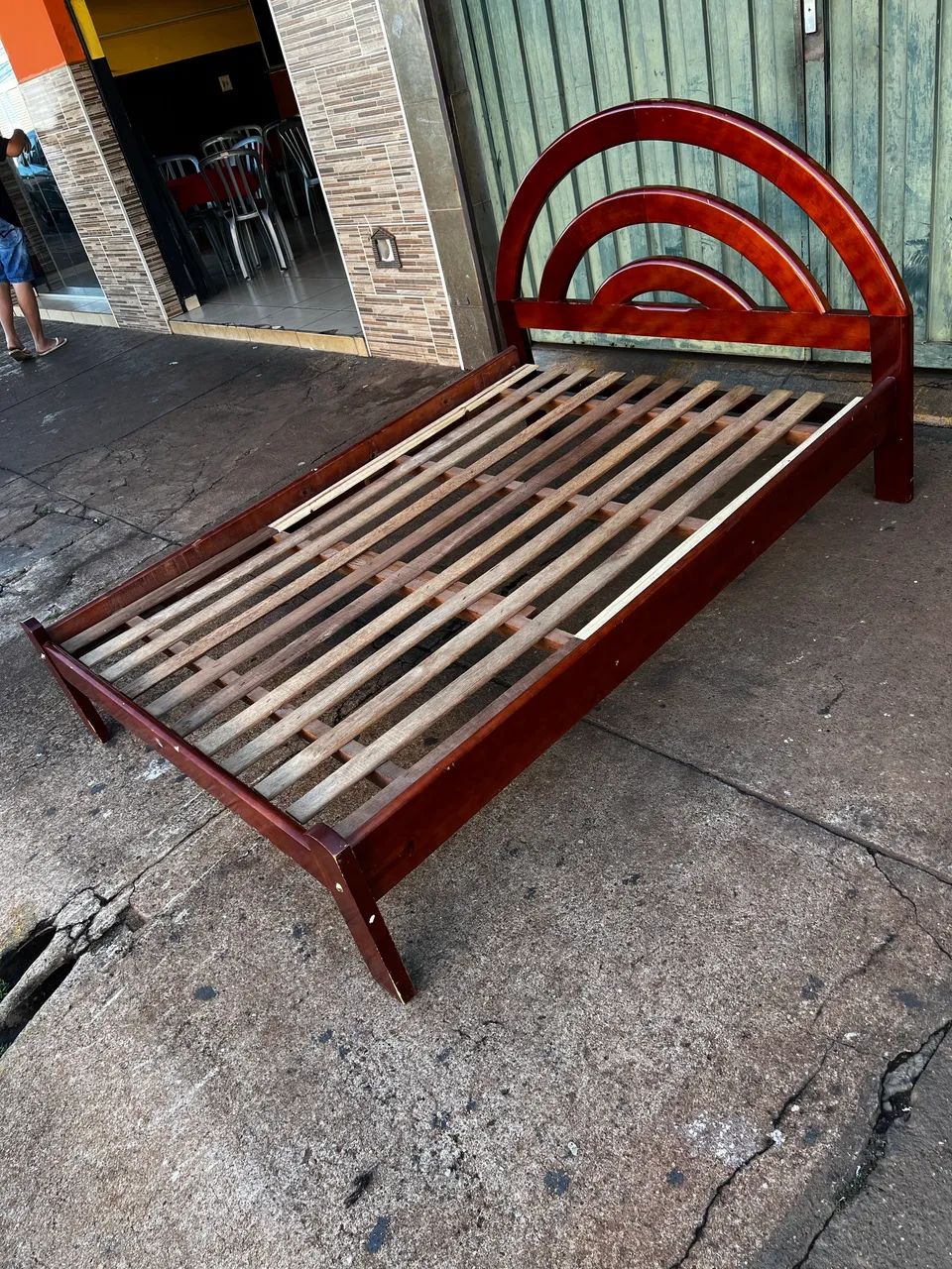 Cama de casal de madeira maciça - Foto 3
